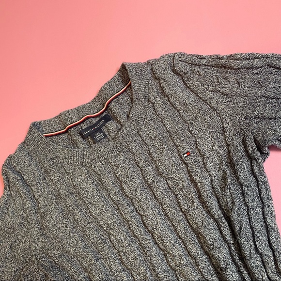 Academia knit tee by Tommy Hilfiger🤍🖤 - Picture 2 of 4